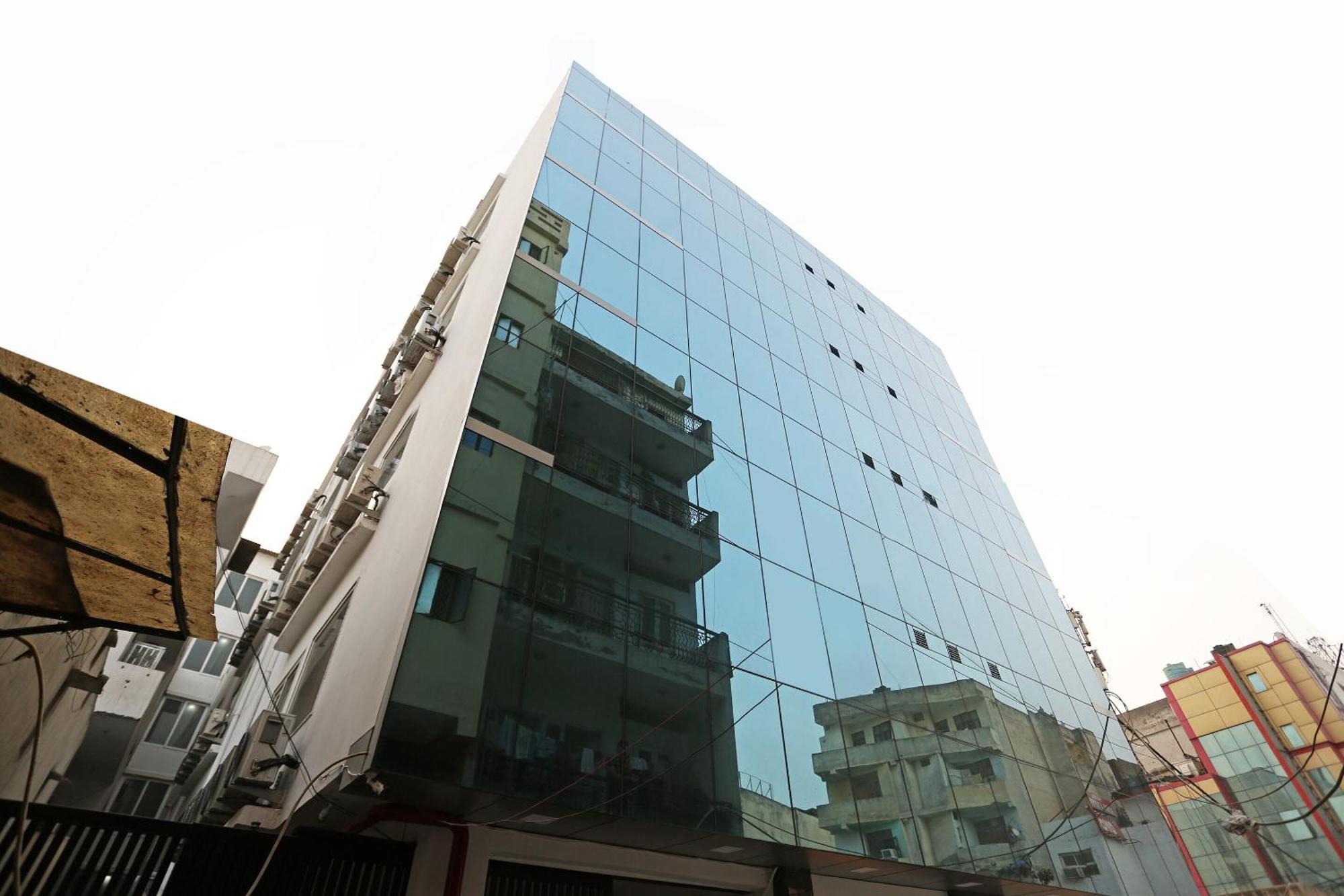 Hotel O M Suites Neu-Delhi Exterior foto