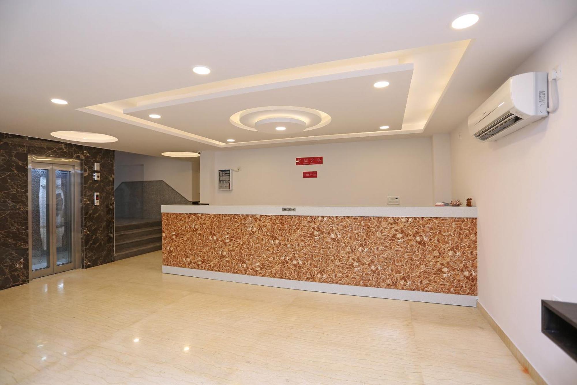 Hotel O M Suites Neu-Delhi Exterior foto