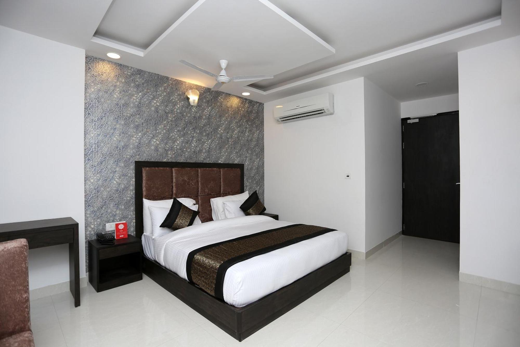 Hotel O M Suites Neu-Delhi Exterior foto
