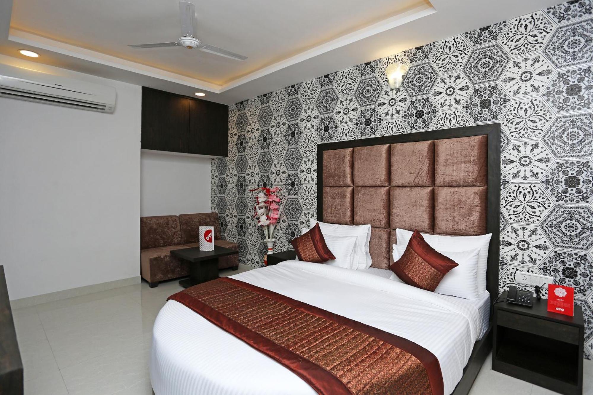 Hotel O M Suites Neu-Delhi Exterior foto