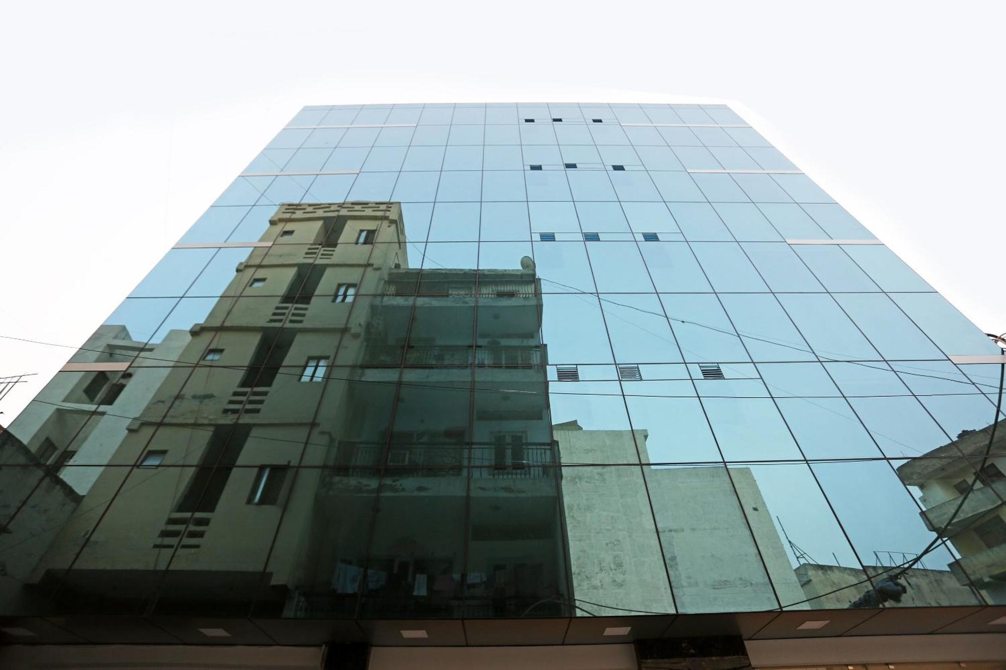 Hotel O M Suites Neu-Delhi Exterior foto