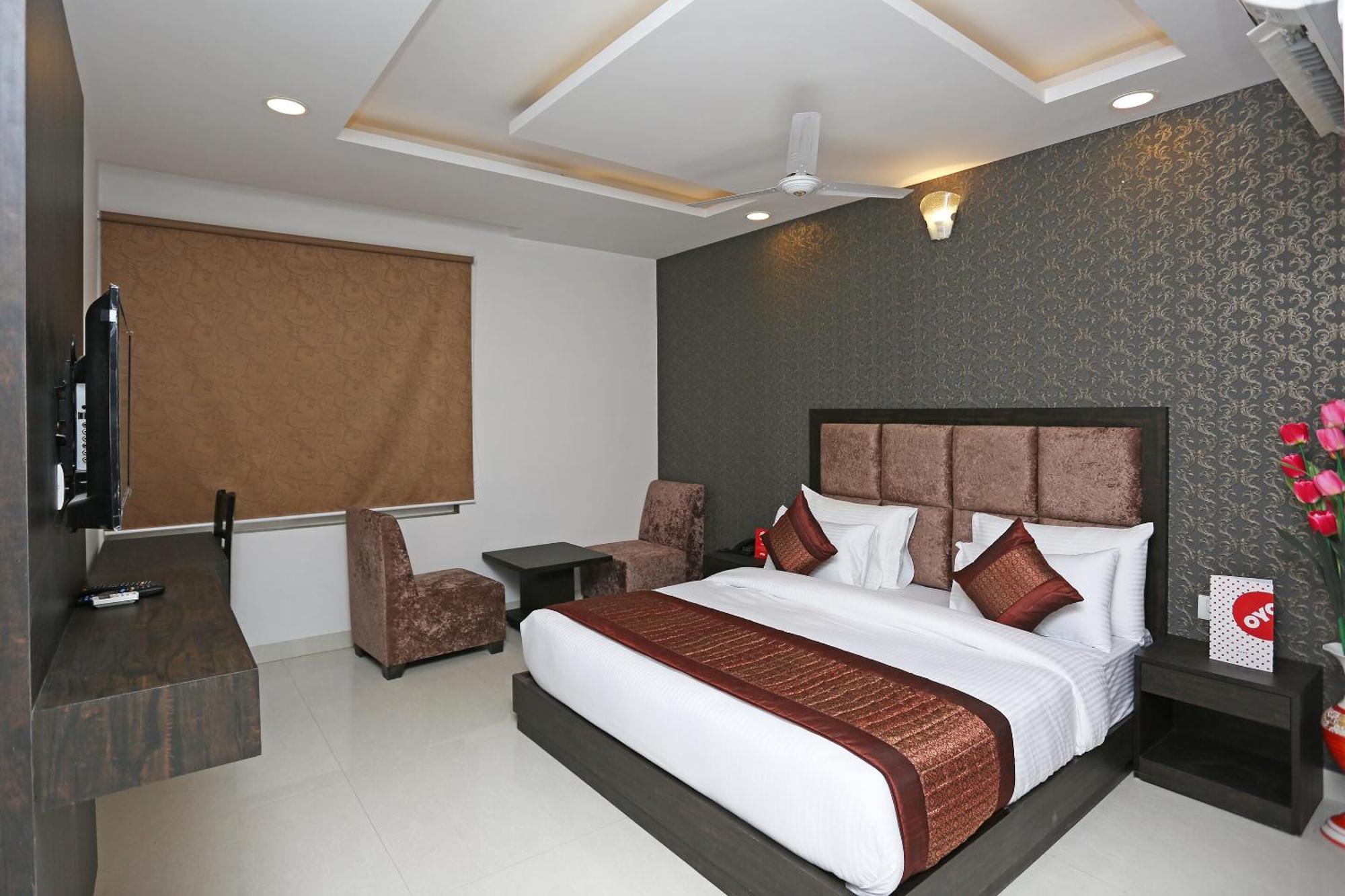 Hotel O M Suites Neu-Delhi Exterior foto